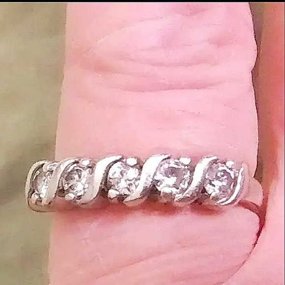 SOLD Sterling Silver Ring With Cubic Zirconia Stones Vintage - Picture 3 of 5